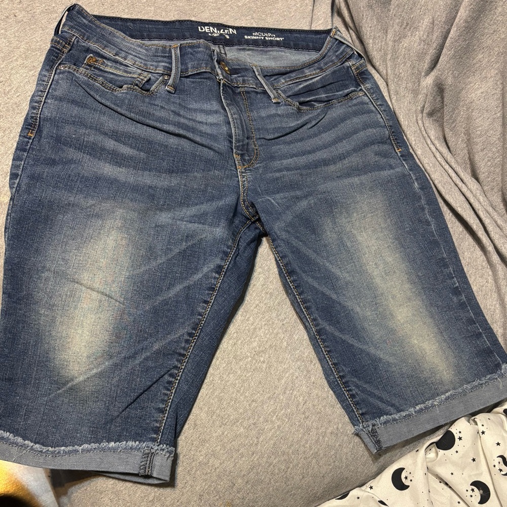 Bermuda shorts size 6 Denizen Levis